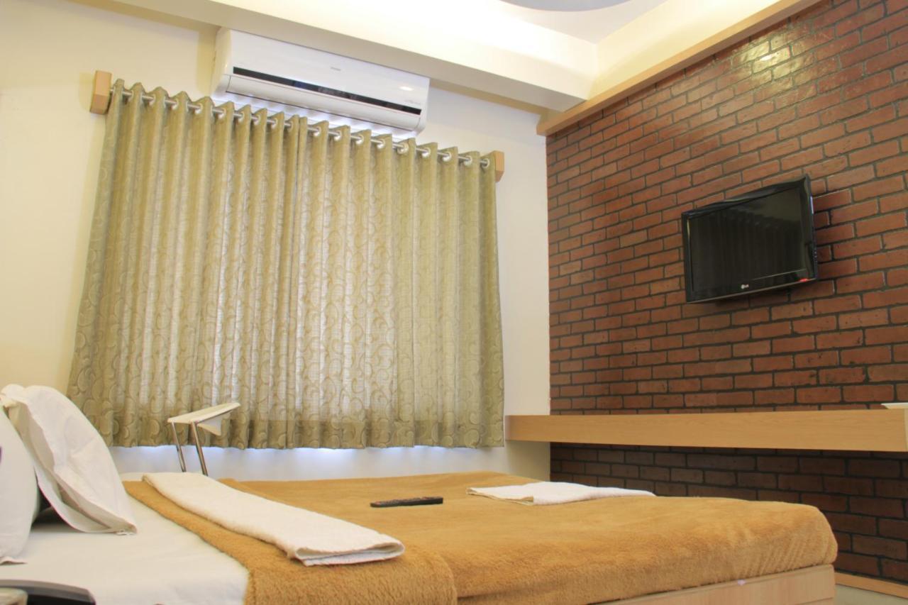 Hotel Sai Gurusthan Shirdi Eksteriør billede