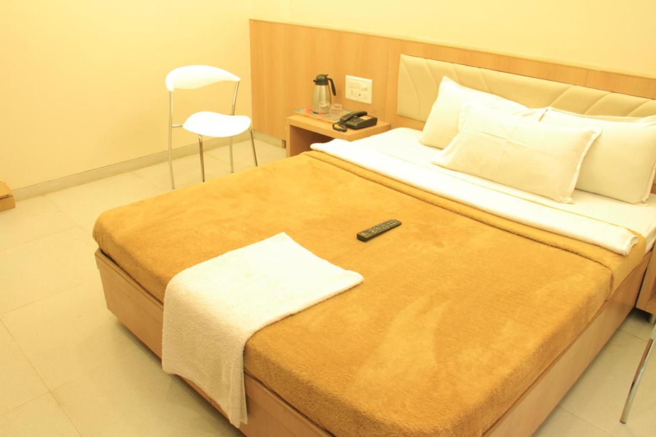 Hotel Sai Gurusthan Shirdi Eksteriør billede