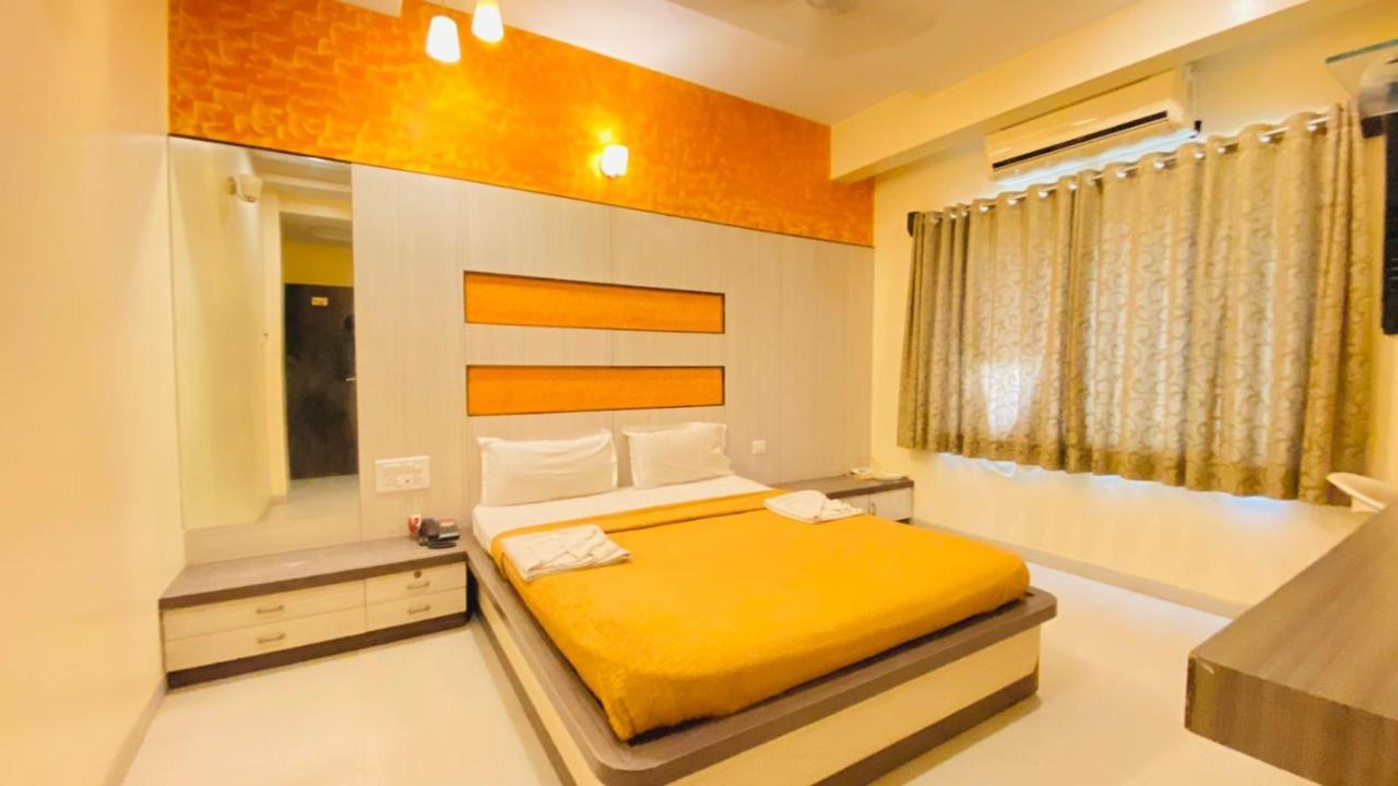 Hotel Sai Gurusthan Shirdi Eksteriør billede
