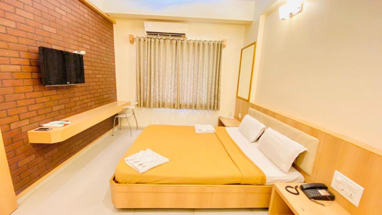Hotel Sai Gurusthan Shirdi Eksteriør billede