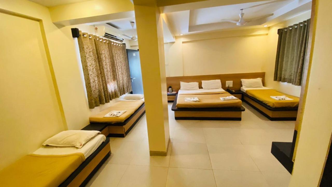 Hotel Sai Gurusthan Shirdi Eksteriør billede