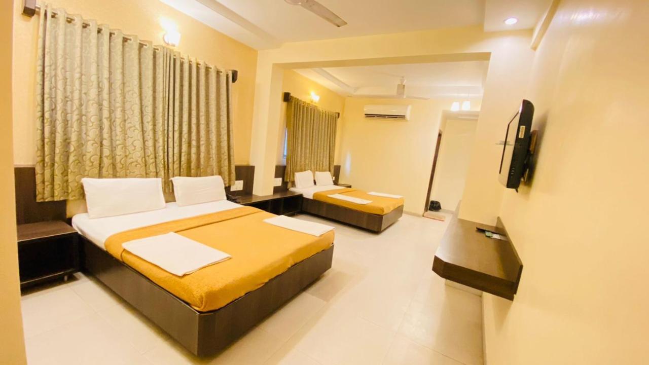 Hotel Sai Gurusthan Shirdi Eksteriør billede